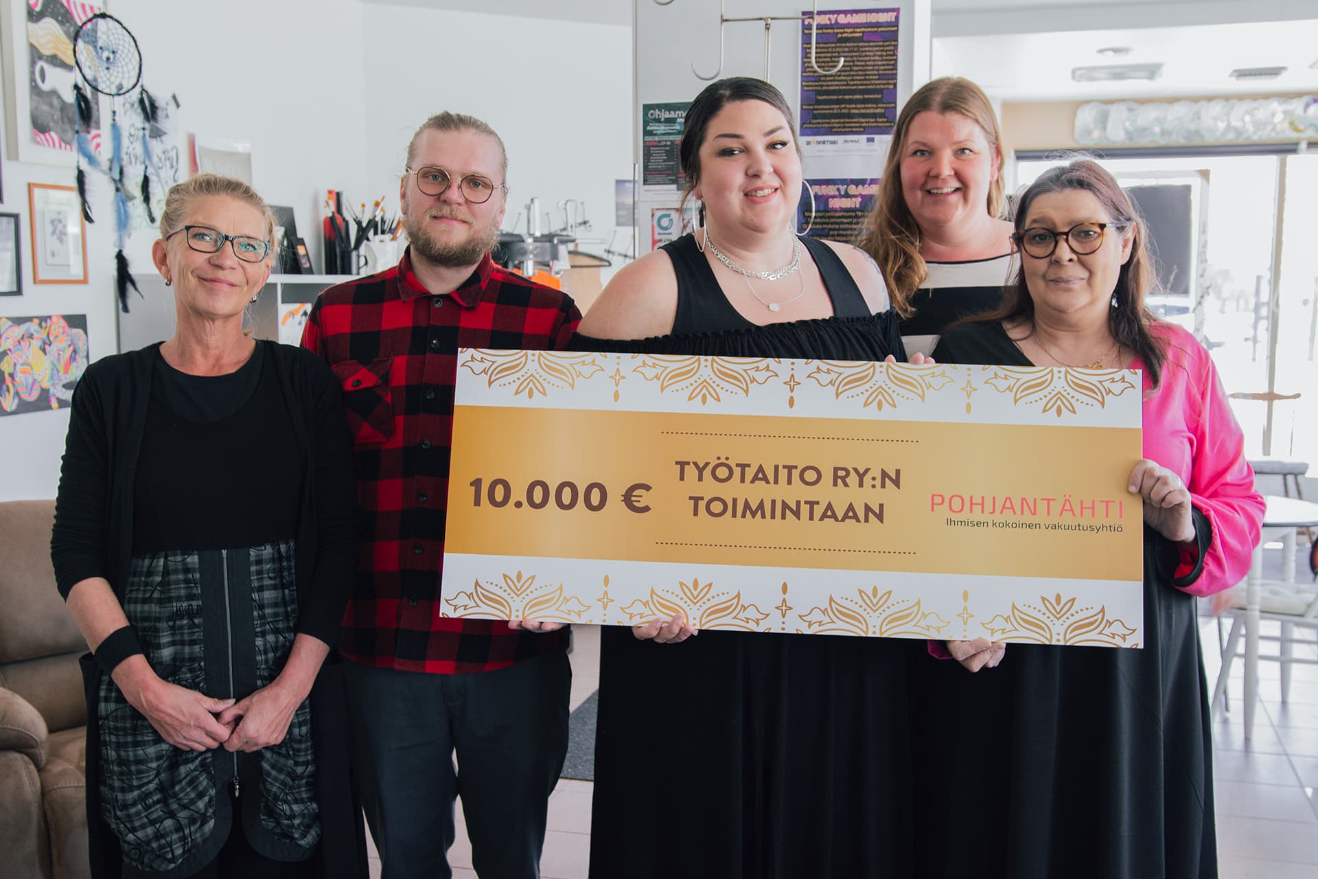 Työtaito ry vastaanotti 10 000 euron sekin.