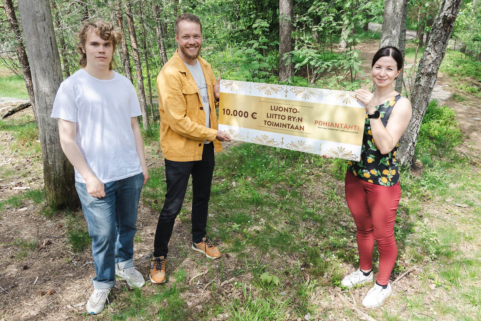 Luonto-Liitto ry:n lahjoituksen vastaanottivat yhdistyksen toiminnanjohtaja Riku Eskelinen sekä Muoviton meri -koordinaattori Otso Piitulainen. Pohjantähden vastuullisuus- ja viestintäjohtaja Jenni Niiranen luovutti sekin.