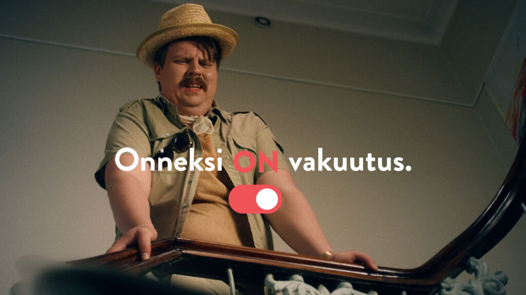 Turisti katselee rappukäytävässä kärsivän näköisenä alas | Pohjantahti.fi